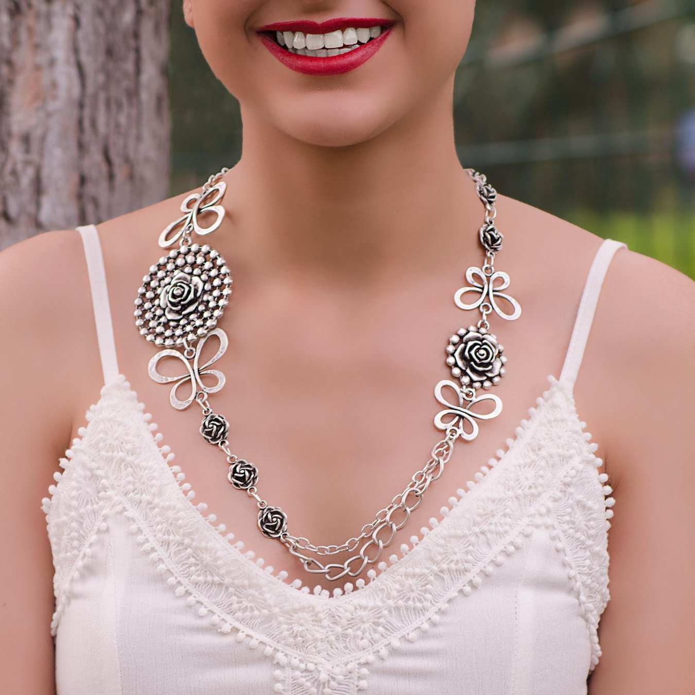 Boho Flower Statement Necklace: Vintage Silver Plated Floral Design