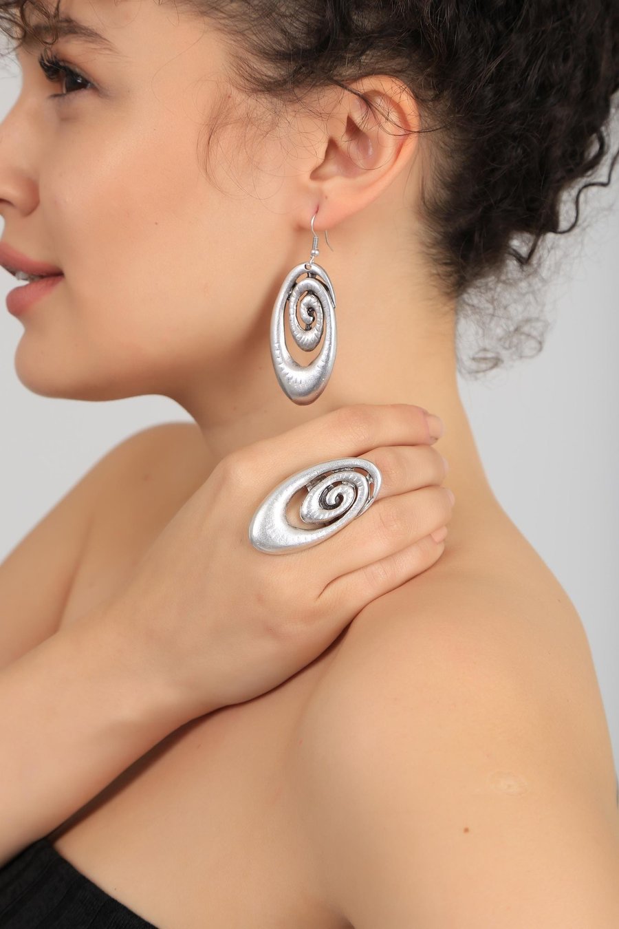 Vintage Silver Plated Hummered Spiral Drop Jewelry Set: Spiral Earrings & Ring