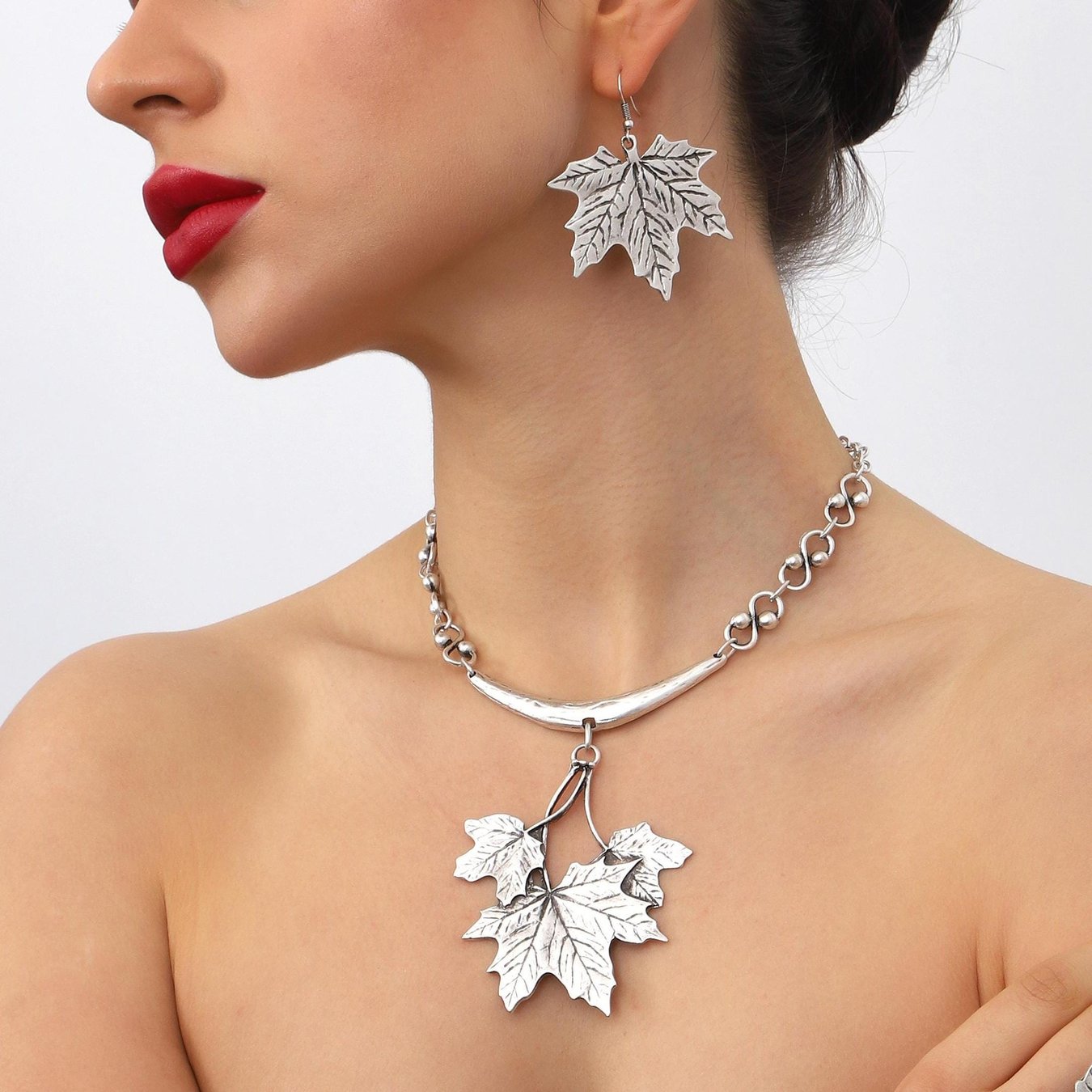 Antic Silver Leaf Jewelry Set: Boho Floral Necklace and Earrings