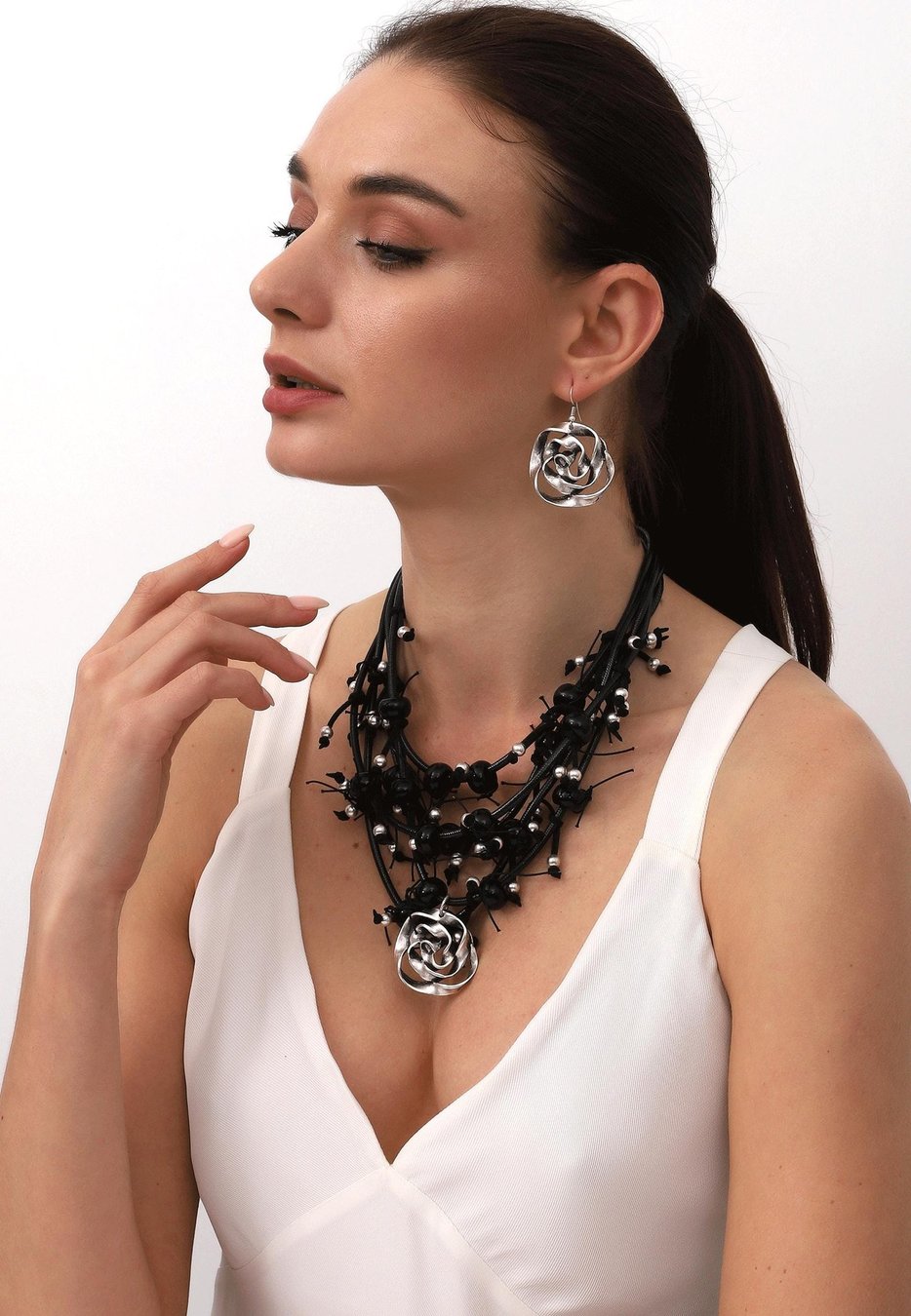Bohemian Spiral Pendant Jewelry Set: Handmade Black Beaded Necklace
