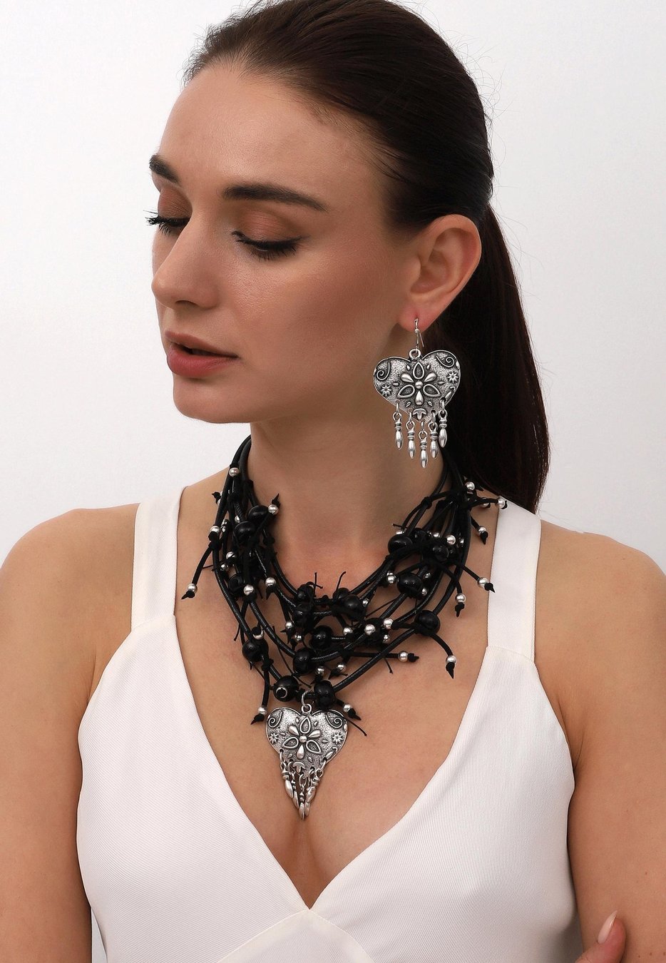 Bohemian Heart Pendant Jewelry Set: Handmade Black Beaded Necklace